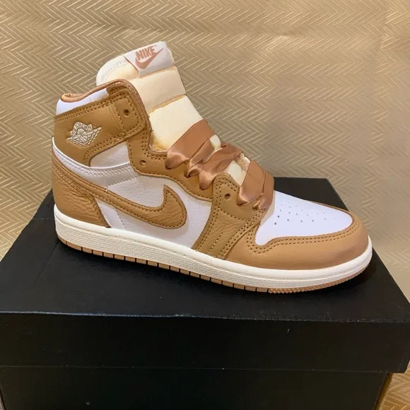 Air Jordan 1 Retro High-Top Sneakers -Praline youth 1.5