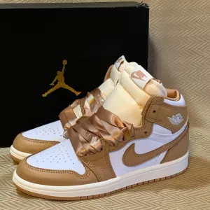 Air Jordan 1 Retro High-Top Sneakers -Praline youth 1.5