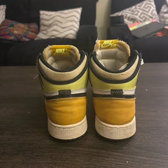 Air Jordan 1 Retro ‘Volt Gold’