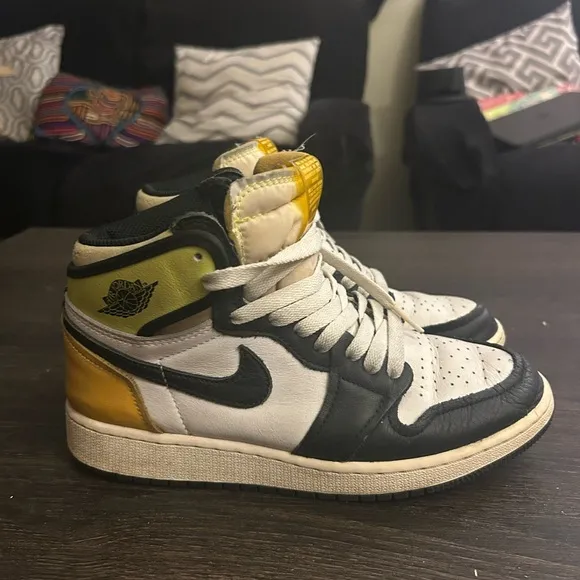 Air Jordan 1 Retro ‘Volt Gold’