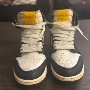 Air Jordan 1 Retro ‘Volt Gold’