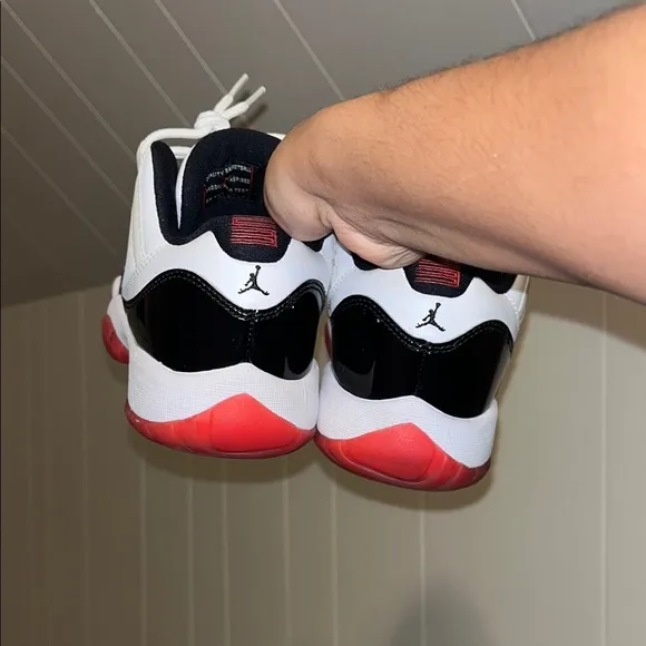 Air Jordan 11 Retro Low (GS) - White/University Red-Black