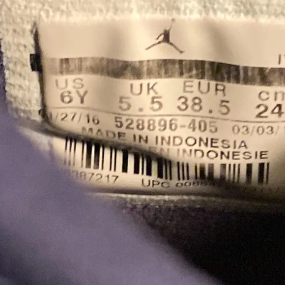 Air Jordan 11 Retro Low Navy Gum 528896-405 Youth size 6Y