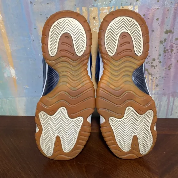 Air Jordan 11 Retro Low Navy Gum 528896-405 Youth size 6Y