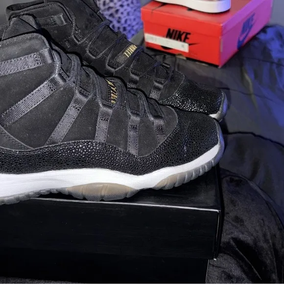 Air Jordan 11 Retro Prem HC - Black/Metallic Gold/White