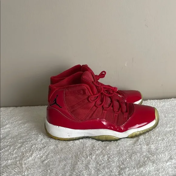 Air Jordan 11 Retro Youth 7  Red and White Like 96 Activewear Casual Sneakers