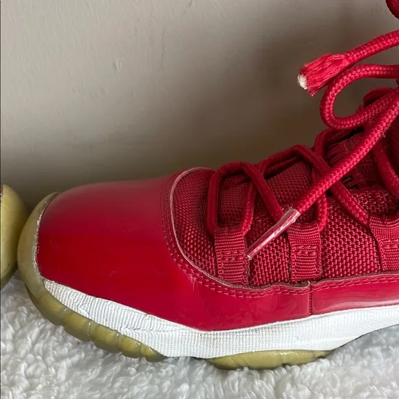 Air Jordan 11 Retro Youth 7  Red and White Like 96 Activewear Casual Sneakers