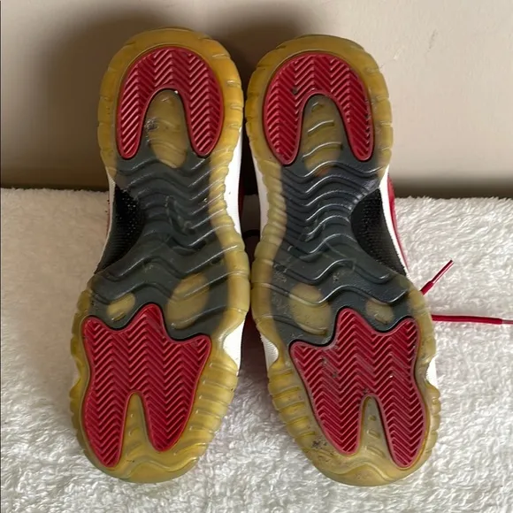 Air Jordan 11 Retro Youth 7  Red and White Like 96 Activewear Casual Sneakers