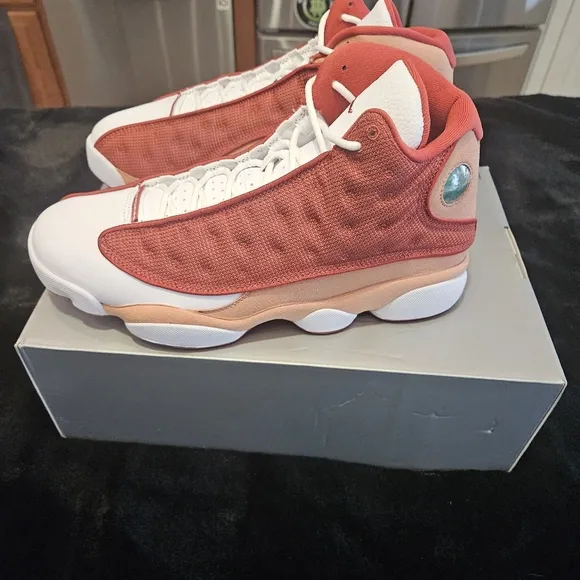 Air Jordan 13 Retro Mens 11 Dune Red / Red Terra Blush .. SIZE 11