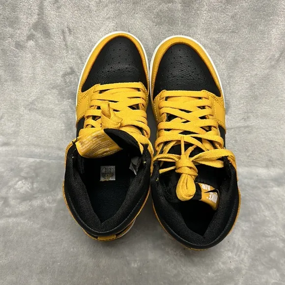 Air Jordan 1’s Retro High OG “Pollen” Sneakers Size 6
