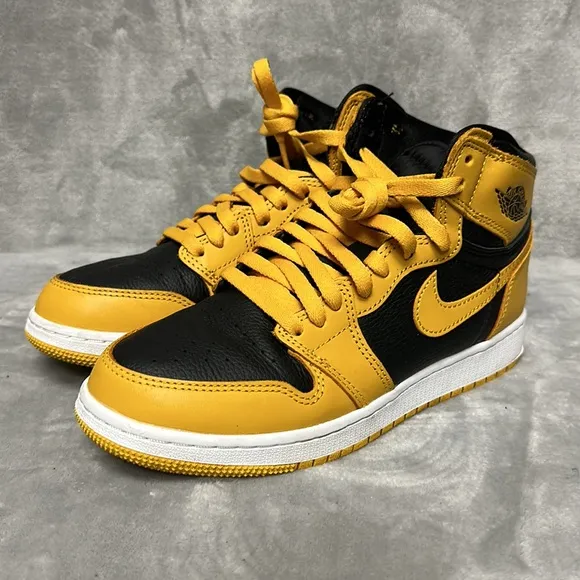 Air Jordan 1’s Retro High OG “Pollen” Sneakers Size 6