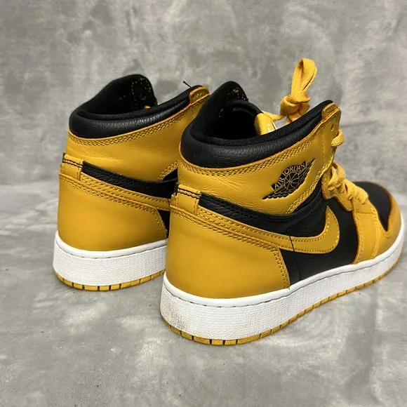 Air Jordan 1’s Retro High OG “Pollen” Sneakers Size 6