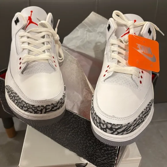 Air Jordan 3 Retro SE Sneakers(never worn)