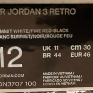 Air Jordan 3 Retro SE Sneakers(never worn)