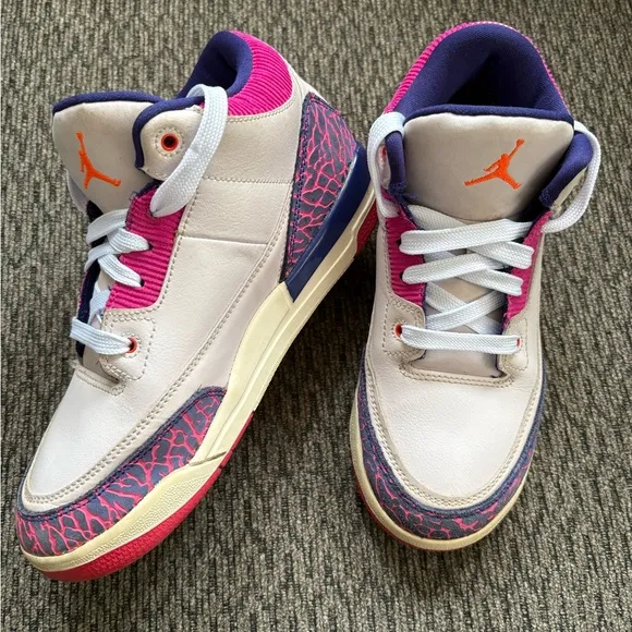 Air Jordan 3 Retro Size 3Y 441140-500 Barely Grape/Fire Pink Sneakers