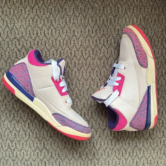 Air Jordan 3 Retro Size 3Y 441140-500 Barely Grape/Fire Pink Sneakers