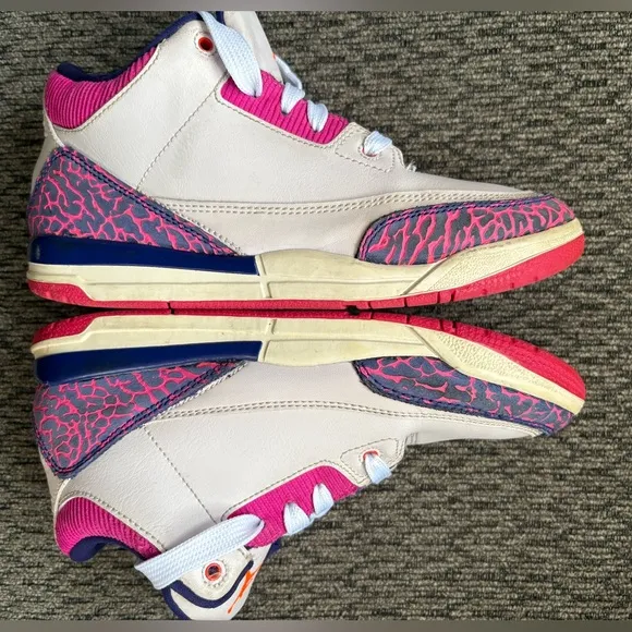 Air Jordan 3 Retro Size 3Y 441140-500 Barely Grape/Fire Pink Sneakers
