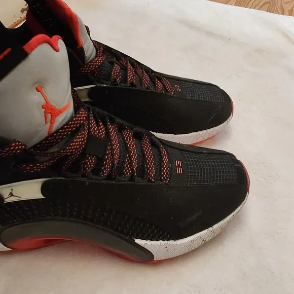 Air Jordan 35sneakers, specifically the &quot;Bred&quot;. Bots 6.5= Women 8.