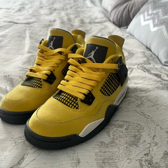 Air Jordan 4 Retro GS “Lightening”