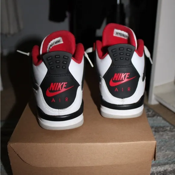 Air Jordan 4 Retro OG ‘Fire Red’ 2020