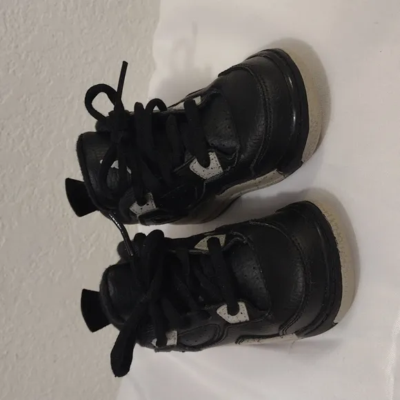 AIR Jordan 4 retro Oreo sneakers toddler size 5c