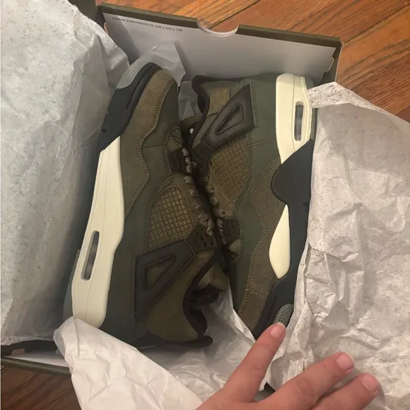 Air Jordan 4 Retro SE Craft Sneakers brand new