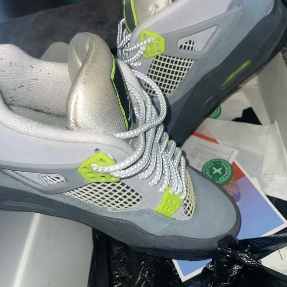 Air Jordan 4 Retro SE Sneakers