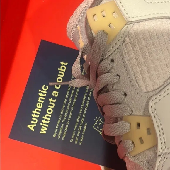 Air Jordan 4 retro sr photon dust/pale vanilla size 5 youth brand new in box