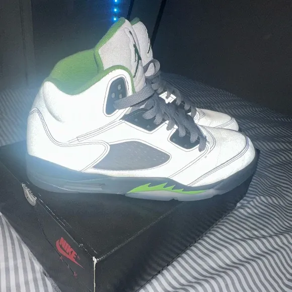 Air Jordan 5 Retro GS size 6.5youth
