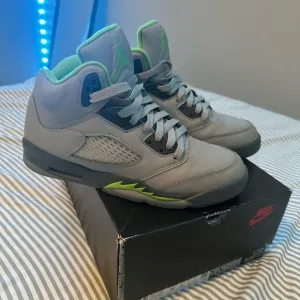 Air Jordan 5 Retro GS size 6.5youth