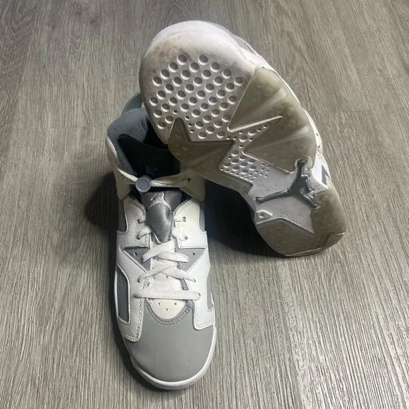 Air Jordan 6 Retro Cool Grey GS Shoe Size 6.5Y Gray 384665-100 Preowned