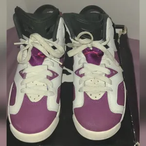 Air Jordan 6 Retro Grape Sz 4y