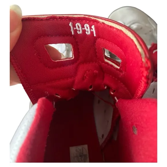 Air Jordan 6 Retro sneakers white, grey and red‎
