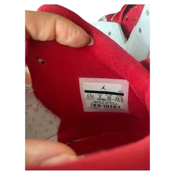 Air Jordan 6 Retro sneakers white, grey and red‎