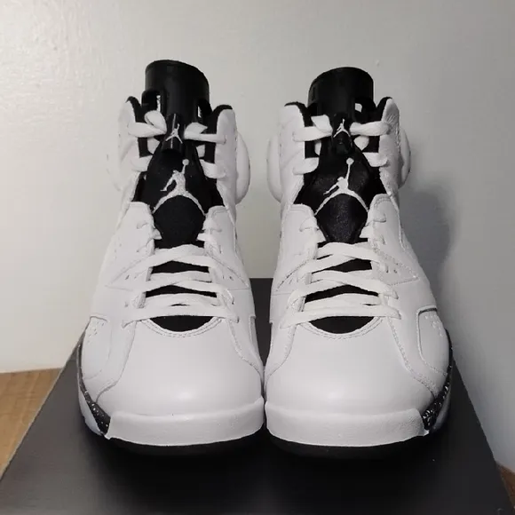 Air Jordan 6 RETRO White and Black Sneakers brand New
