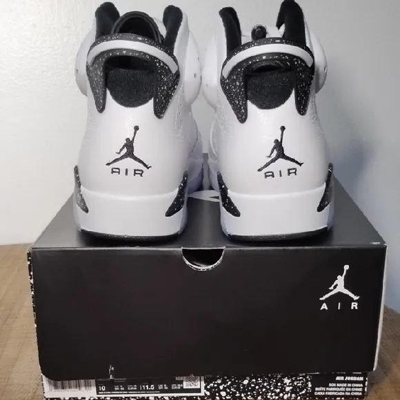 Air Jordan 6 RETRO White and Black Sneakers brand New