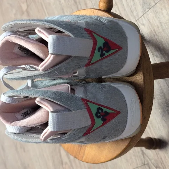 Air Jordan 7 Retro Sneakers - Gray and Pink