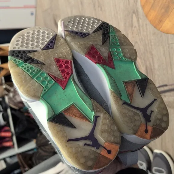 Air Jordan 7 Retro Sneakers - Gray and Pink