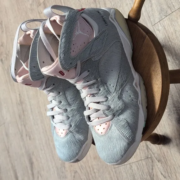 Air Jordan 7 Retro Sneakers - Gray and Pink