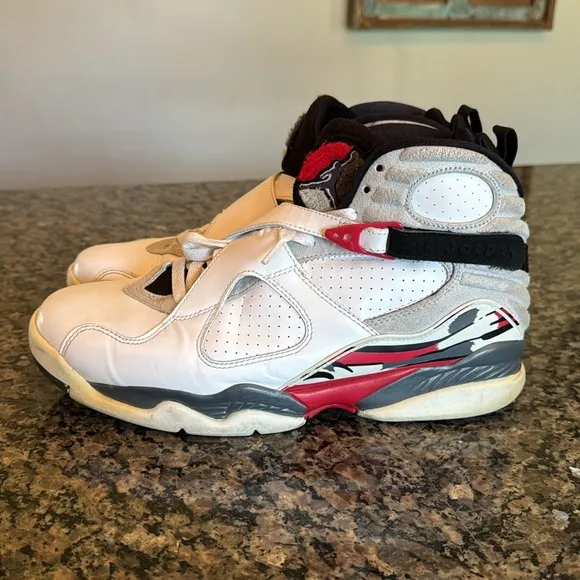Air Jordan 8 retro bugs bunny with card White and Black Sneakers GUC 10