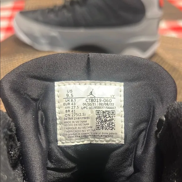 Air Jordan 9 retro Black and Gray Sneakers