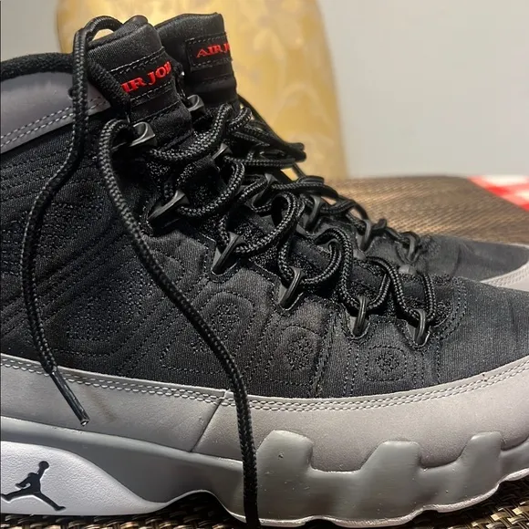 Air Jordan 9 retro Black and Gray Sneakers