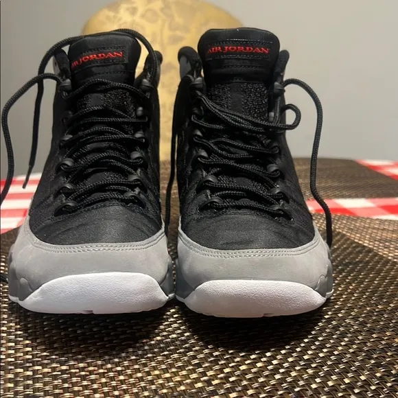 Air Jordan 9 retro Black and Gray Sneakers