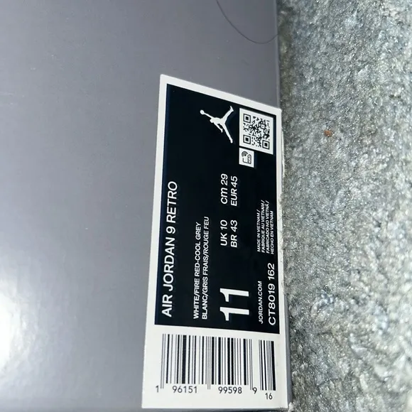 Air Jordan 9 Retro in Cool Gray and White
