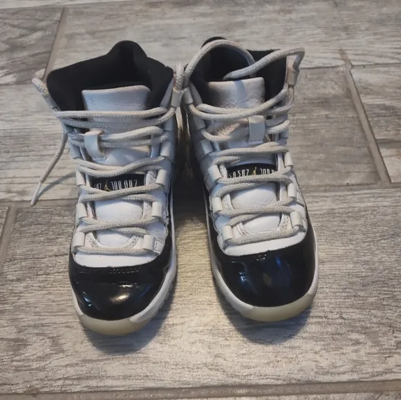 Air Jordan Gratitude Youth Size 12 Leather White/Metallic Gold/Black