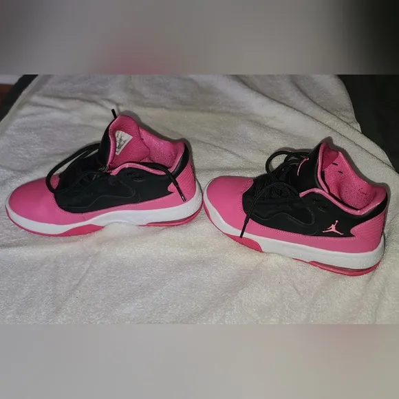 Air Jordan Max Aura 2 GS Pink and Black Sneakers
