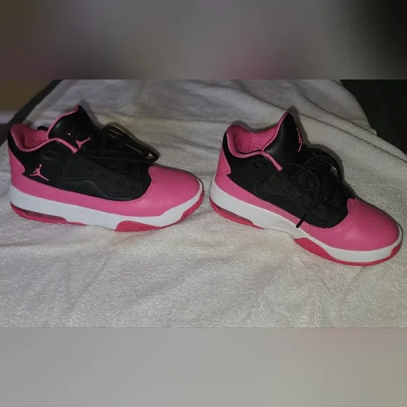 Air Jordan Max Aura 2 GS Pink and Black Sneakers