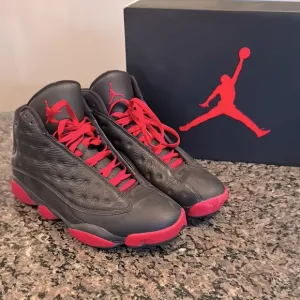 Air Jordan retro 13 Dirty bred Red black cat playoffs Sneakers EUC 10.5