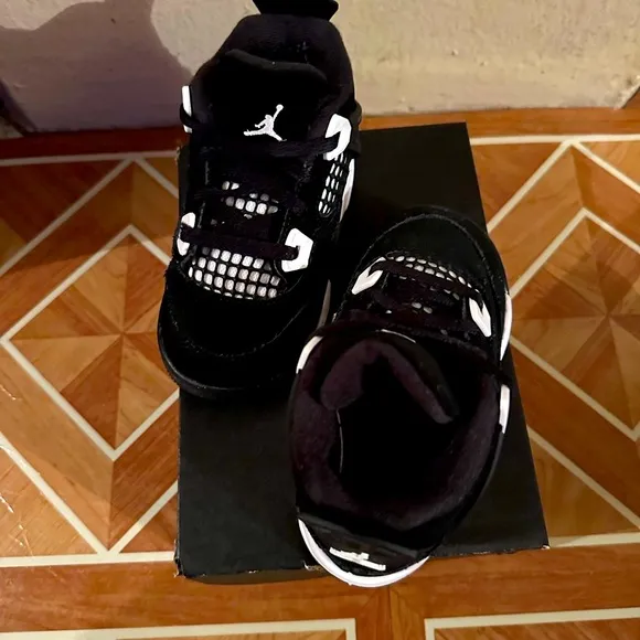 Air Jordan Retro 4s Toddler (Black &amp; White)