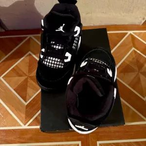 Air Jordan Retro 4s Toddler (Black &amp; White)